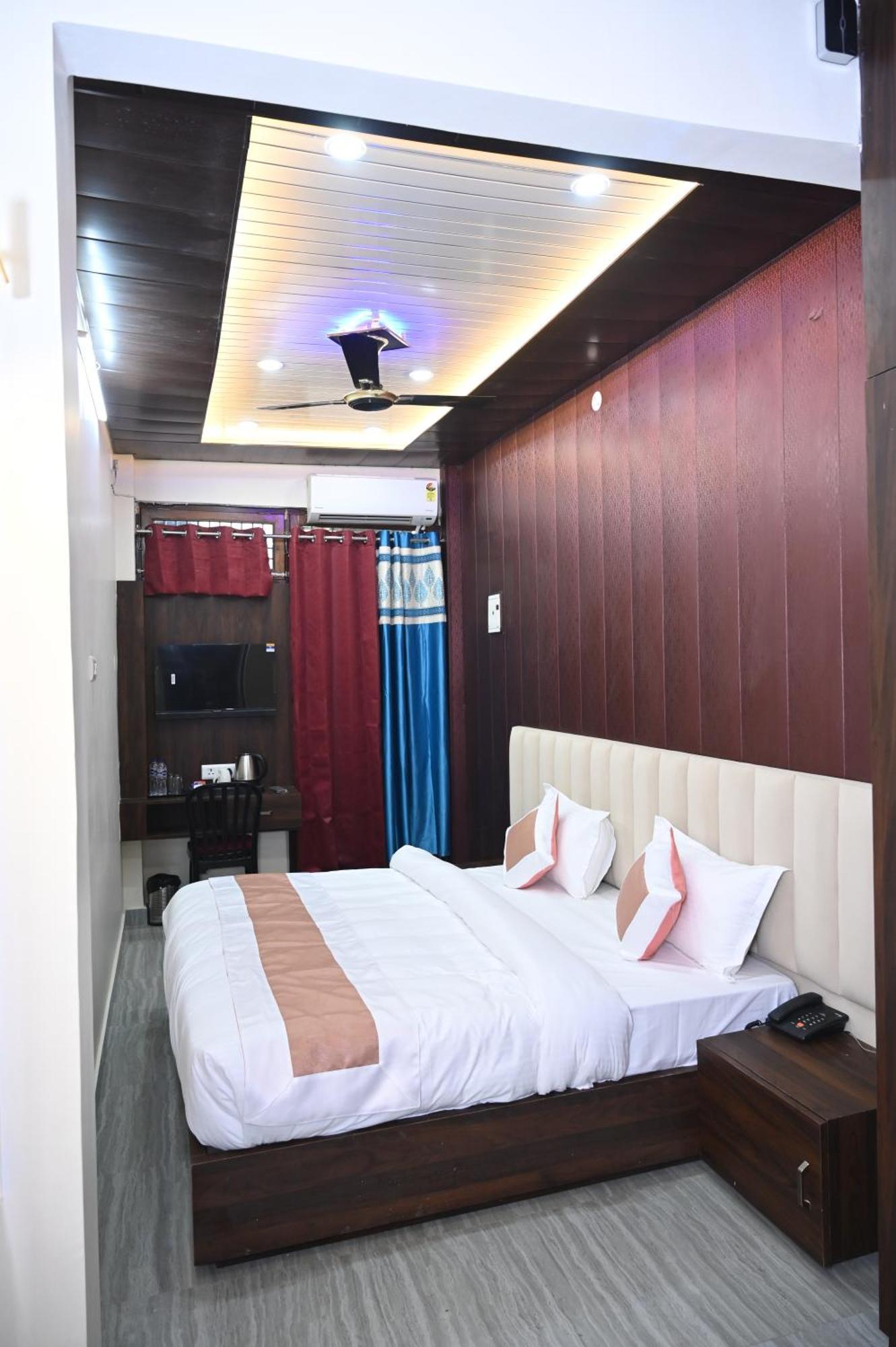 Sun High Stay Luxury Guest House Waranasi Zewnętrze zdjęcie