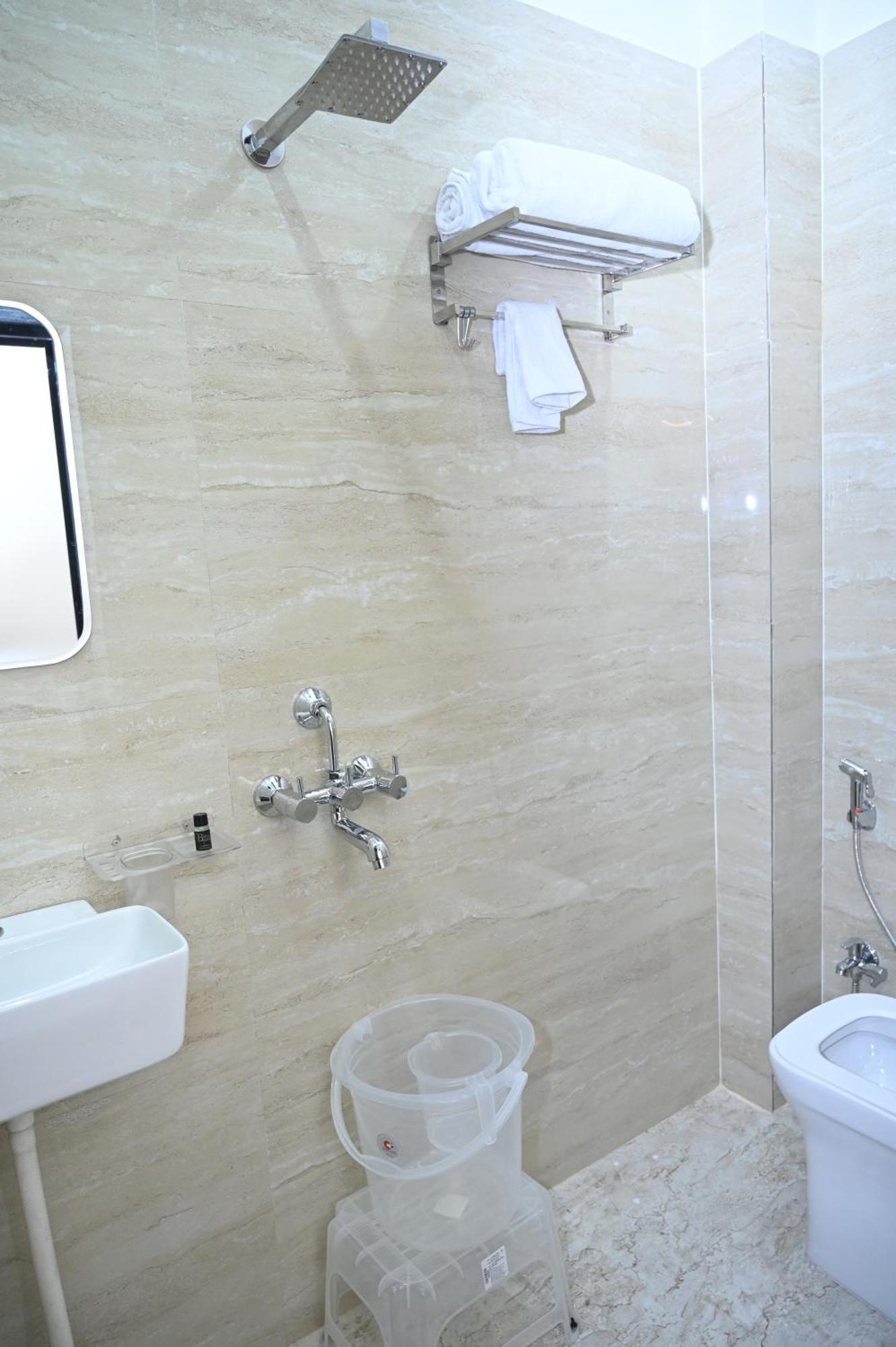 Sun High Stay Luxury Guest House Waranasi Zewnętrze zdjęcie